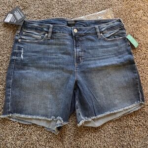 Maurices Dark Blue Denim Jean Short. Plus Size 20. Length of 5.5.